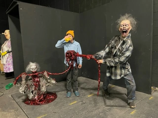 Gut Pulling Zombies - Photo Op 7 Gut Pulling Zombies - Photo Op - Image 5
