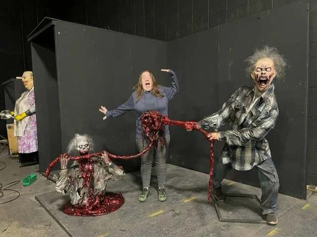 Gut Pulling Zombies - Photo Op 3 Gut Pulling Zombies - Photo Op