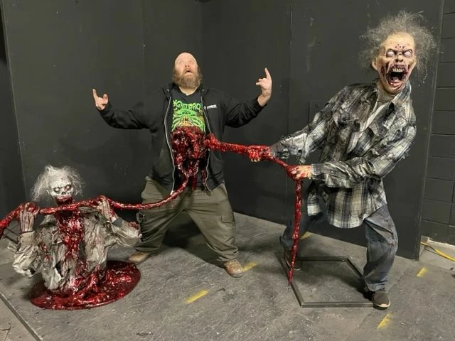 Gut Pulling Zombies - Photo Op 4 Gut Pulling Zombies - Photo Op - Image 2