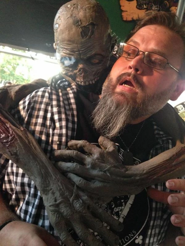 Undead Hugger 3 Undead Hugger